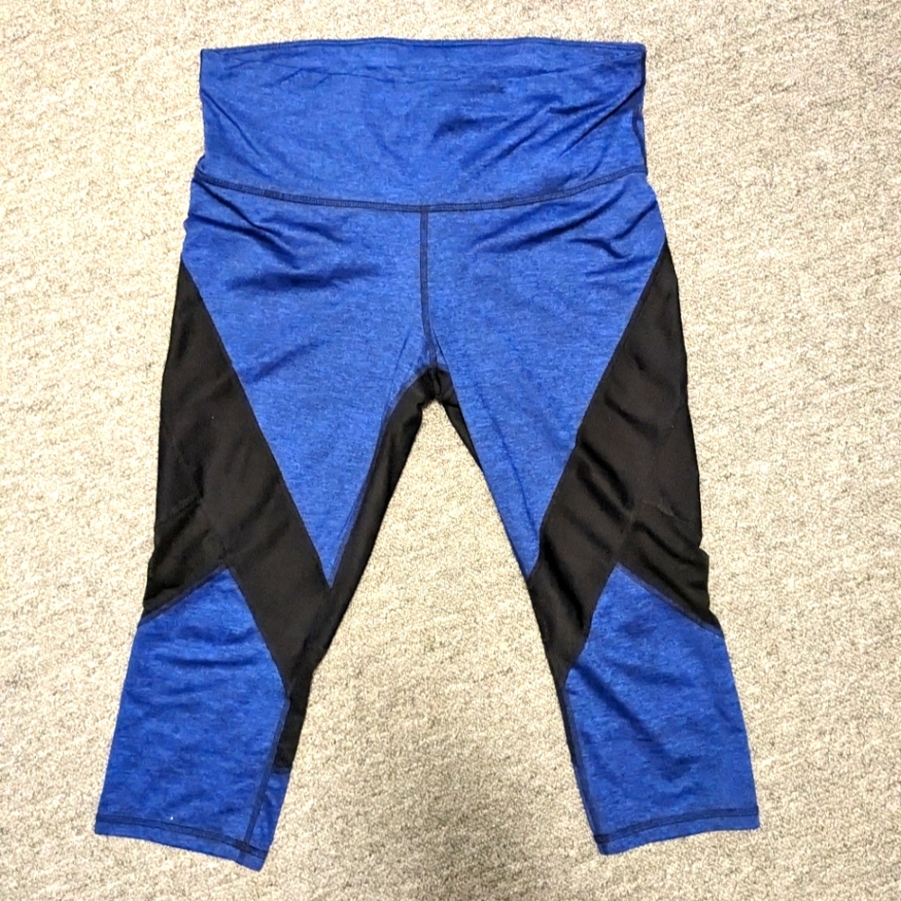 Xersion blue & black Capri leggings